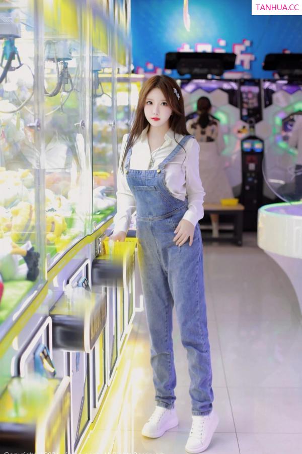   [XiuRen]高清写真图 2024.02.07 No.8087 小薯条nienie 美腿性感第4张图片